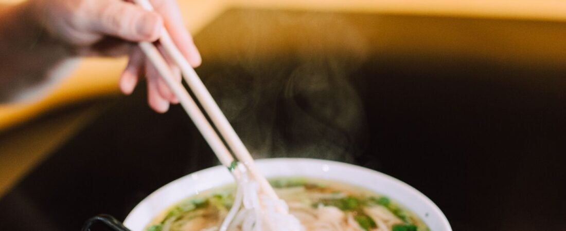 Qué Comer en Vietnam: Platos Imprescindibles y Precios (2026)