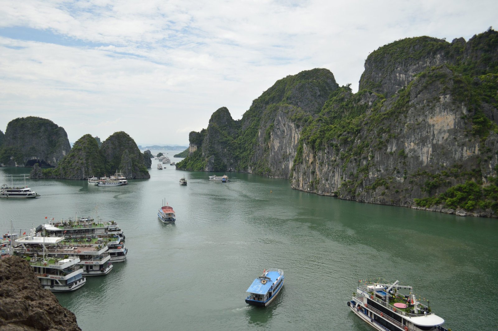 Bahía de Ha Long: Cómo Visitarla Sin Que Te Estafen (2026)