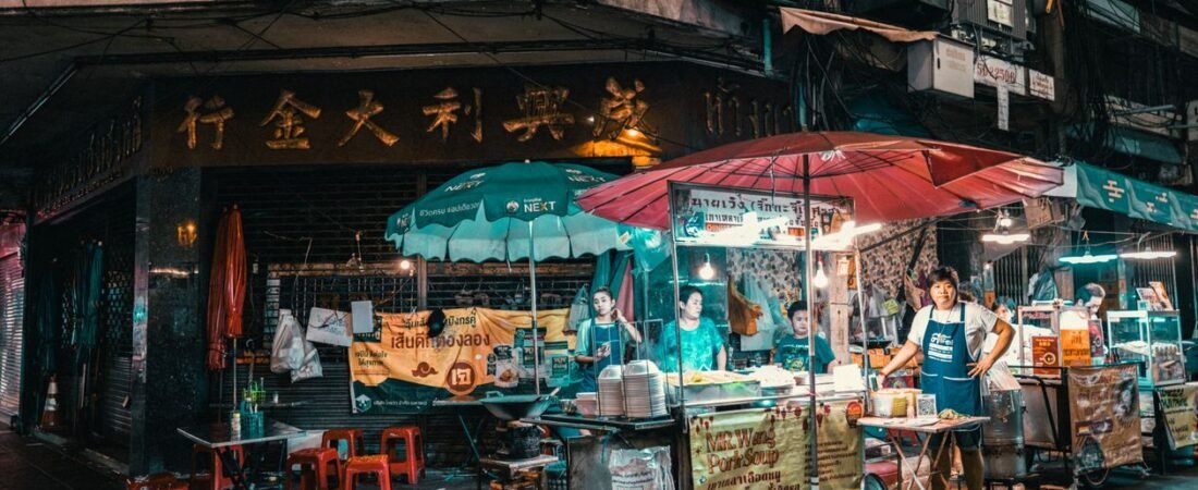 Qué Comer en Tailandia: Platos Imprescindibles y Precios (2026)